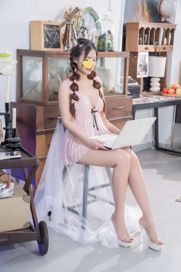 HUẾ AN EM GÁI CAO RÁO XINH XẮN MỚI VÀO NGHỀ ĐI LÀM 